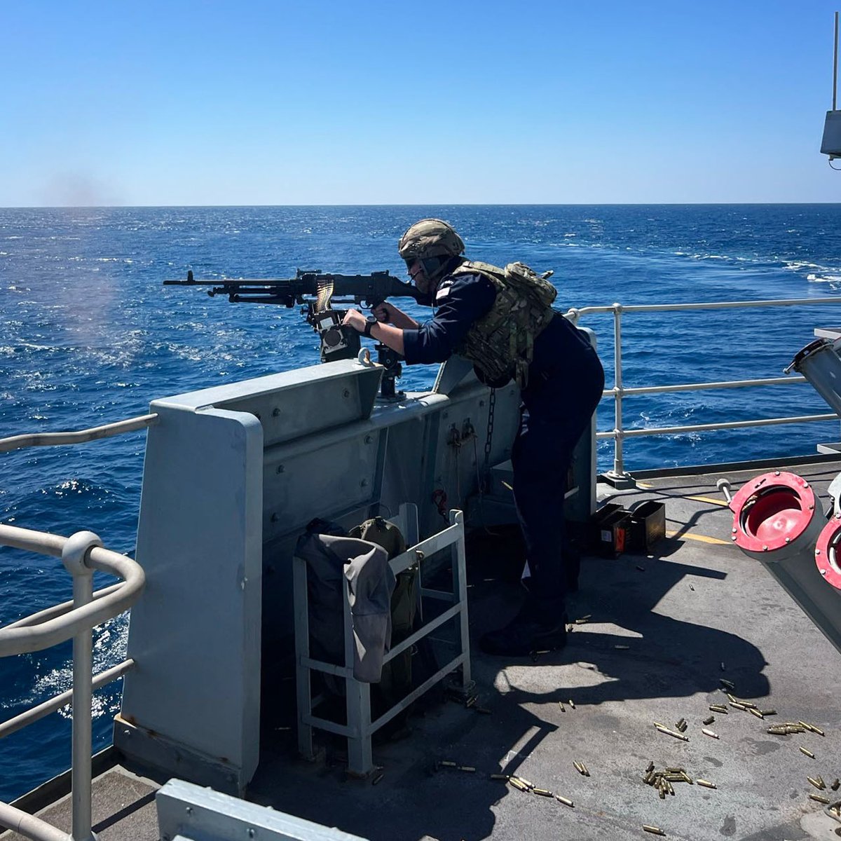 NavyLookout's tweet image. .@HMS_Richmond Conducts GUNEX, back at sea with #CSG25 after time alongside in 🇦🇺Darwin.
