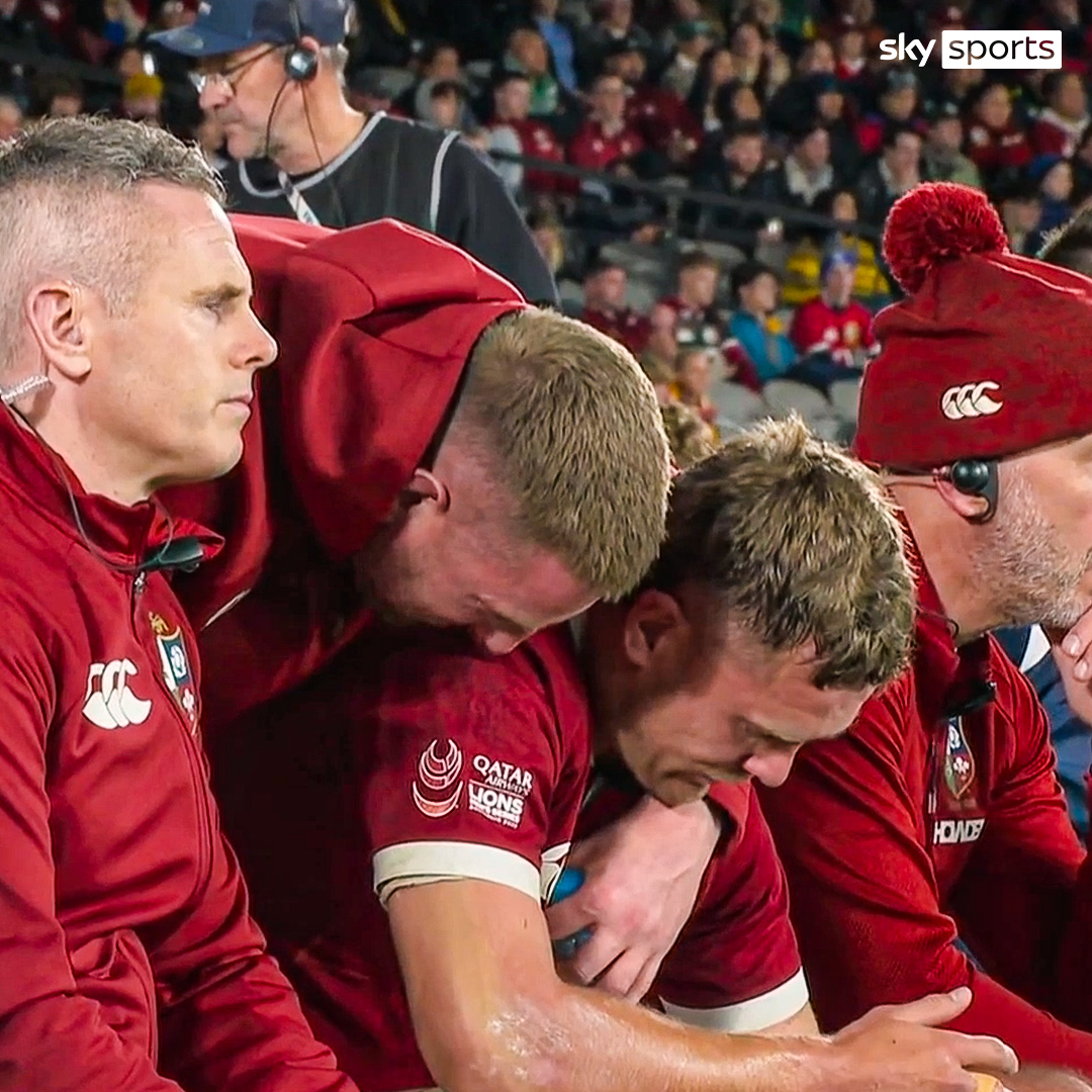 SkySportsRugby's tweet image. Everyone needs a friend like Finn Russell ❤️