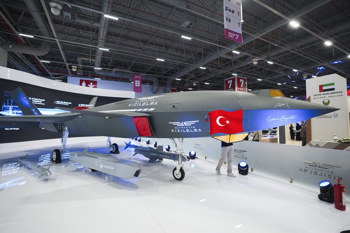 Defence_Index's tweet image. 🚨🇹🇷 Turkey just unveiled its AI-powered stealth UAV: the Kızılelma.
It flies at supersonic speed, can carry air-to-air missiles, and will command long-range drones in future swarms.
While the world watches the U.S. and China…
Another player is rising — quietly, and fast.…