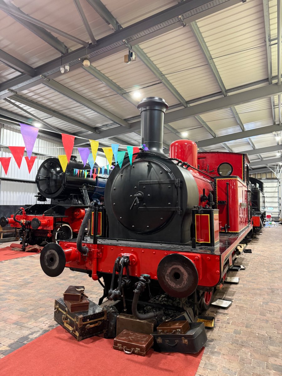 T1E2H3's tweet image. There’s no steam trains running on the Severn valley railway due to wildfire risk ( I thought I left California for that). Just diesels. However I did get a glimpse of flying Scotty hiding before his event in a few days.