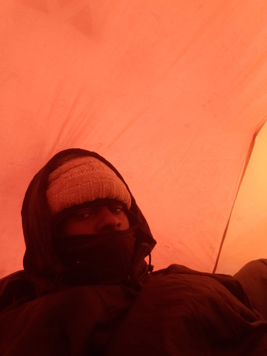 frank_nassary's tweet photo. 8 days of hell...🙌
Shortness of breath, dizziness, headaches, throwing up , no sleep, lips cracked, face burnt, nosebleed, no appetite, no network/internet,  freezing cold, crazy weather, mountain sickness, muscles cramps mambo mobbb aaaan

But I didn’t break.🏔️🔥 https://t.co/WtbTscVgcV