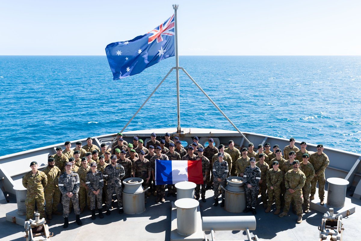 AusAmbFR's tweet image. 🇫🇷🤝🇦🇺 Nous sommes ravis que la France, partenaire de longue date dans la région Indo-Pacifique, participe à l'exercice Talisman Sabre 2025 en envoyant des membres des Forces armées métropolitaines et de Nouvelle-Calédonie.
⬇️🇦🇺 et 🇫🇷 célèbrent le 14-Juillet pendant l'exercice.