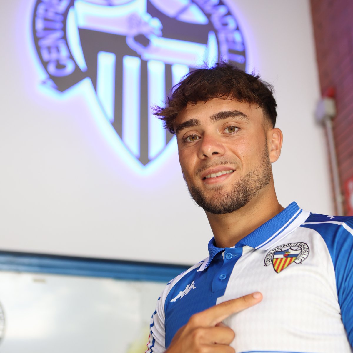 🤯 Ja hem superat les 𝟱𝟬𝟬 𝗨𝗡𝗜𝗧𝗔𝗧𝗦 𝗩𝗘𝗡𝗨𝗗𝗘𝗦 de la primera equipació d’aquesta nova temporada

💙 𝗘𝗹𝘀 𝗰𝗼𝗹𝗼𝗿𝘀 𝗮𝗿𝗹𝗲𝗾𝘂𝗶𝗻𝗮𝘁𝘀 𝘀𝗼́𝗻 𝗲𝘀𝗽𝗲𝗰𝗶𝗮𝗹𝘀 🤍

🛍️ Aconseguiu-la a oficines o a botigaces.com

#AMQM