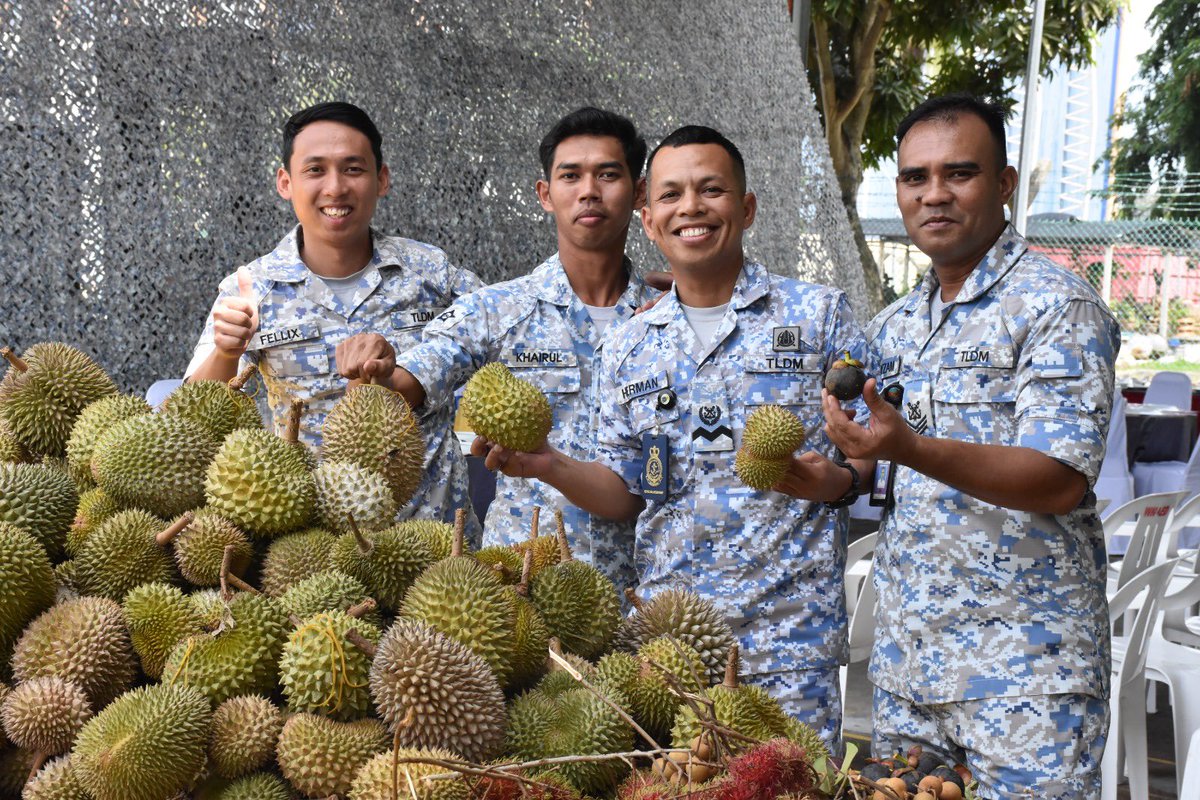 22 Julai 2025 – Majlis Anugerah Kualiti, Penghargaan &amp; Pesta Buah-Buahan Tempatan

Depot Bekalan Armada Barat telah menganjurkan Majlis Anugerah Kualiti, Penghargaan dan Pesta Buah-Buahan Tempatan yang bertempat di Pejabat Kenderaan DBAB.
#readyresourcefulresponsive