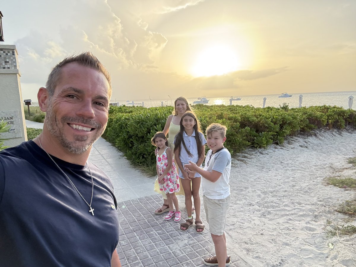 ted_rath's tweet image. As training camp begins I always enjoy reflecting on the amazing new memories we made as a family during the summer…
To experience new places TOGETHER is something that always seems to refresh us, being able to bring our kids along is such a blessing…
.
.
.
#tedwalk