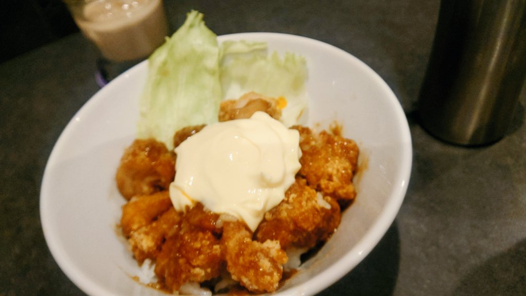 daibutuicelover's tweet image. ぽこちの初めてもらいました。
初めての手料理にんにく唐揚げ丼
にんにくが半端なく効いてます
#マインドエスケープ
#トイグループ