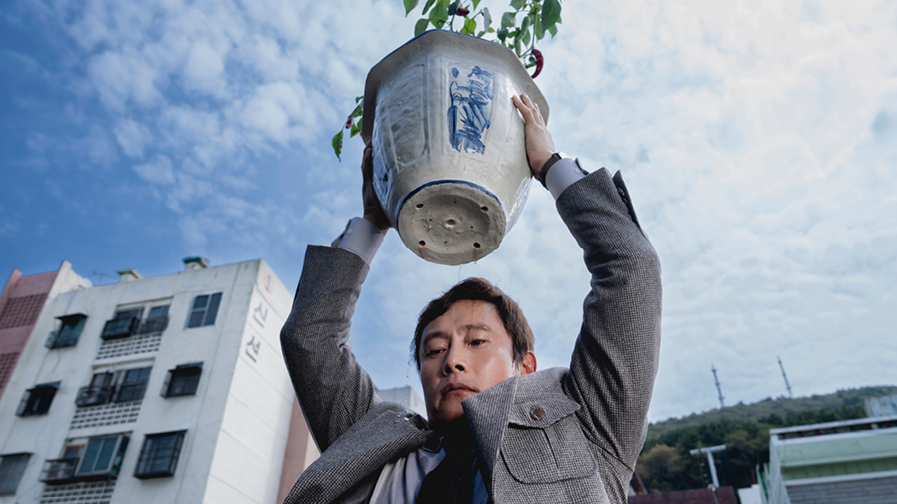 uahan2's tweet image. 제82회 베니스 영화제 경쟁 부문 라인업
박찬욱 &lt;어쩔수가없다&gt;
기예르모 델 토로 &lt;프랑켄슈타인&gt;
요르고스 란티모스 &lt;부고니아&gt;
짐 자무쉬 &lt;파더 마더 시스터 브라더&gt;
캐서린 비글로우 &lt;하우스 오브 다이너마이트&gt;
베니 사프디 &lt;더 스매싱 머신&gt;
에네디 일디코 &lt;사일런트 프렌드&gt;