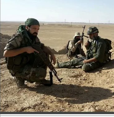 Qasemqt's tweet image. المجرم هادي أبو عاصي أحد عناصر فلول نظام الأسد البائد ومرافق المجرم عصام زهر الدين ومقاتل في ميليشيات الهجري، قتل خلال المعارك بين قوات العشائر وميليشيات الهجري، المجرم هادي ارتكب عشرات الجرائم بحق السوريين وأهالي ديرالزور خصوصا.