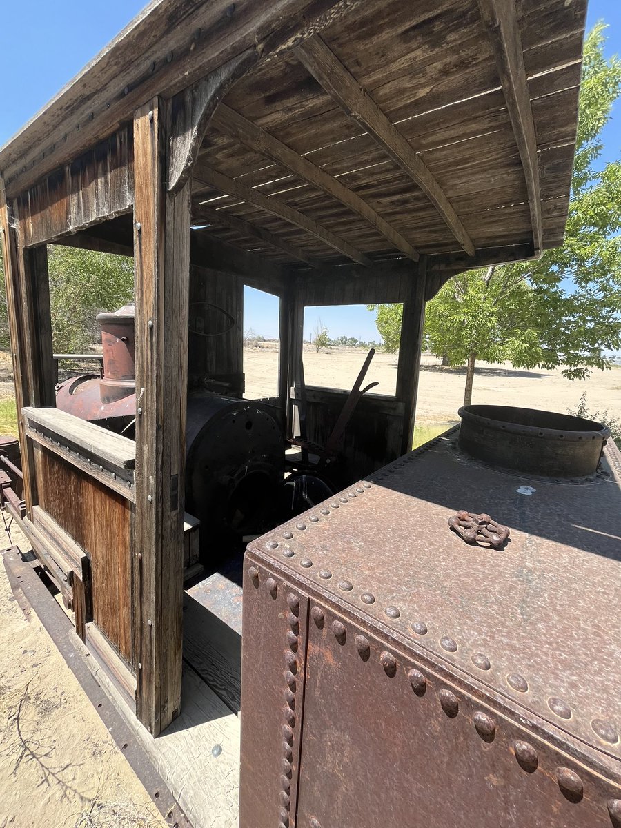 Tomm_Asss's tweet image. I can’t sleep and it’s killing me. Here is a cool old rusty narrow gauge train i saw from when i was on the drive back from yellowstone. trespassed on private property just to take these cool photos!