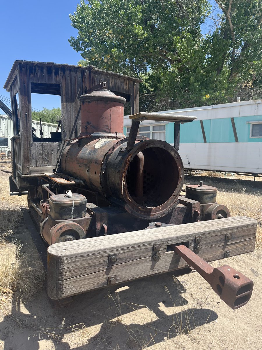 Tomm_Asss's tweet image. I can’t sleep and it’s killing me. Here is a cool old rusty narrow gauge train i saw from when i was on the drive back from yellowstone. trespassed on private property just to take these cool photos!