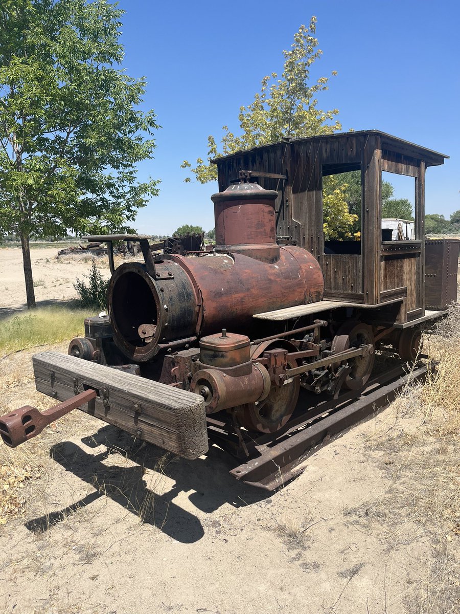 Tomm_Asss's tweet image. I can’t sleep and it’s killing me. Here is a cool old rusty narrow gauge train i saw from when i was on the drive back from yellowstone. trespassed on private property just to take these cool photos!