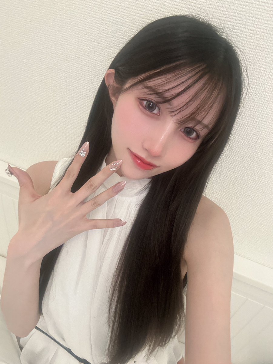 ⚠︎自我
久しぶりにネイルチップつけたら盛れた💅