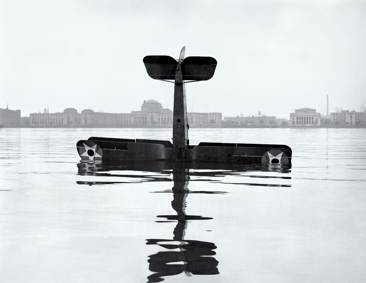 OldSchoolBoston's tweet image. Airplane sinking into the Charles River August 1929.
@BPLBoston