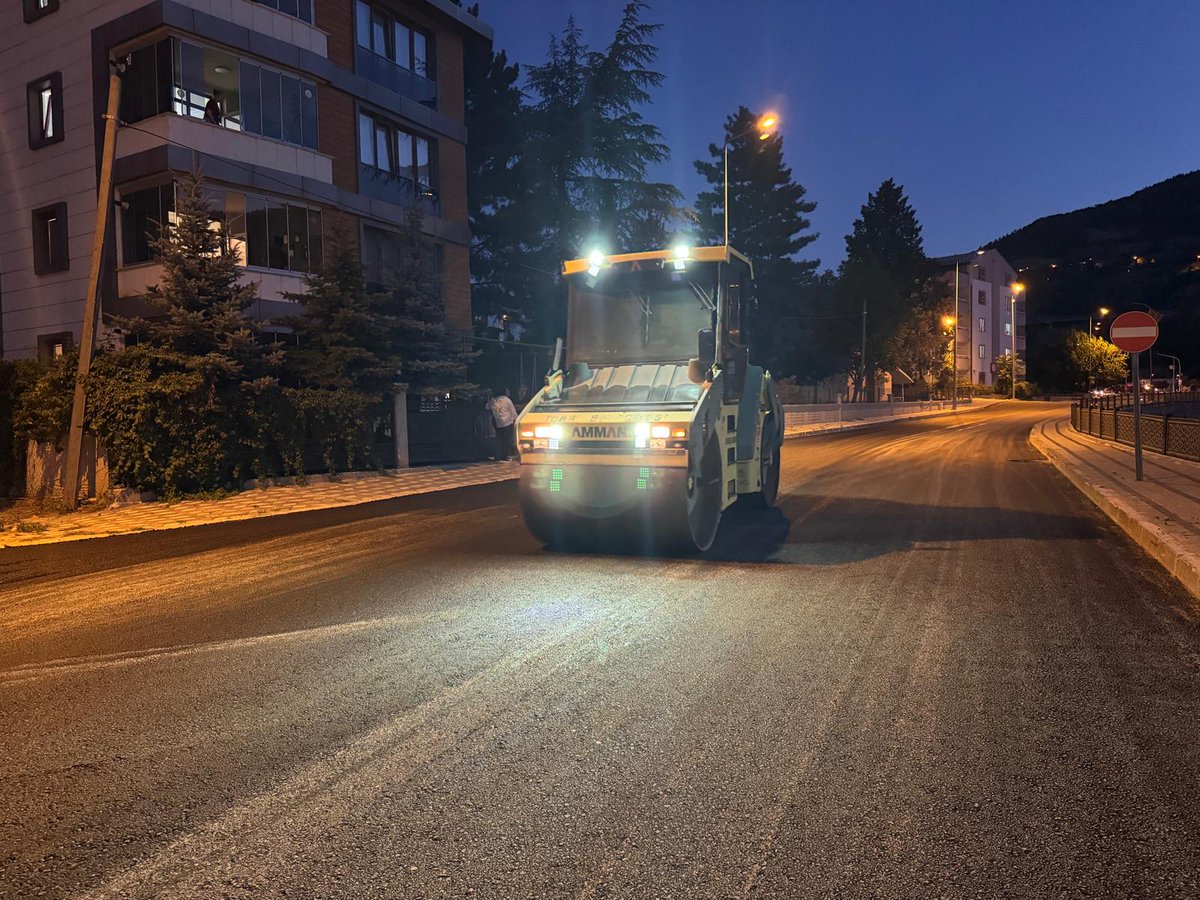 mkyazicioglutr's tweet image. 📍Kemer Mahallesi'ni Sivas Caddesi'ne bağlayan Behzat Bulvarı'nda yol genişletme, kaldırım ve asfalt çalışmalarımız tamamlandı.✅
#ÜretkenBelediyecilik anlayışımızla yaz boyunca asfalt ve kaldırım çalışmalarımıza hız kesmeden devam edeceğiz.
Bölgemize hayırlı olsun.