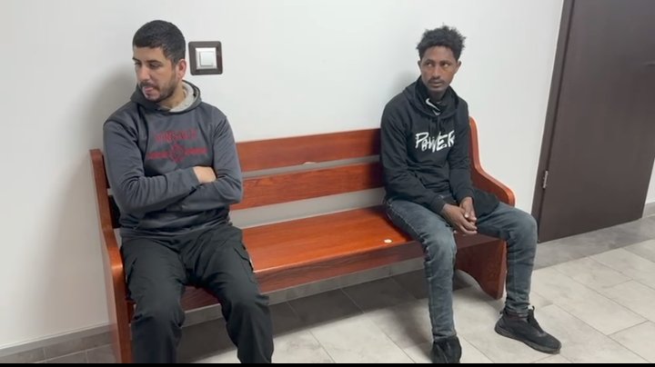 Dwójka migrantów, która została przekazana przez niemiecką policję Straży Granicznej w Szczecinie, to obywatel Erytrei i Afganistanu zatrzymani na terenie Niemiec.  W obu przypadkach,dziś Sąd Rejonowy w Szczecinie orzekł o umieszczeniu cudzoziemców w strzeżonych ośrodkach na czas