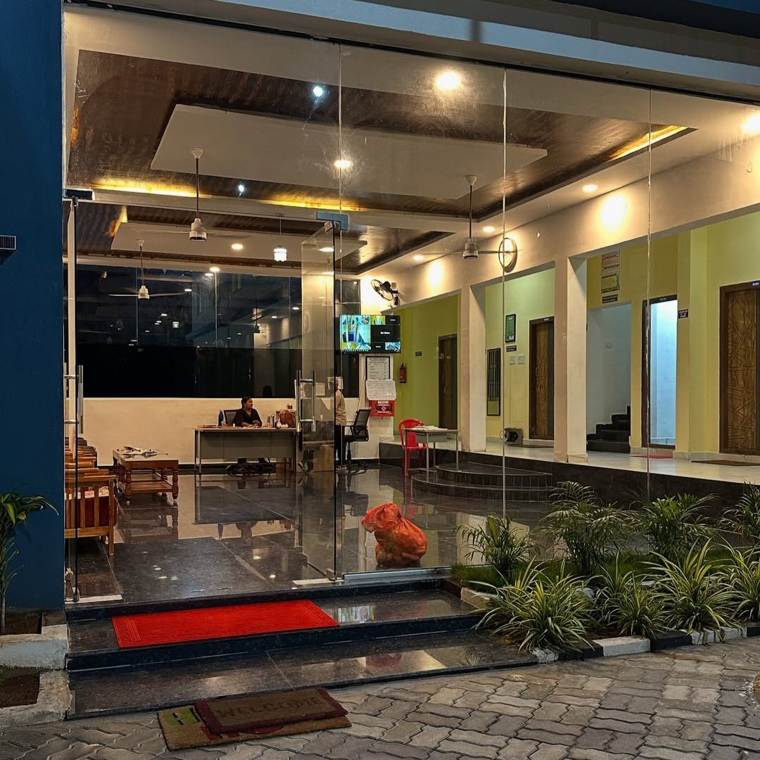 trainwalebhaiya's tweet image. Not a 5 star hotel but #IndianRailways Rest House for Locopilots and Train Managers in Arakkonam, Tamilnadu 🤩