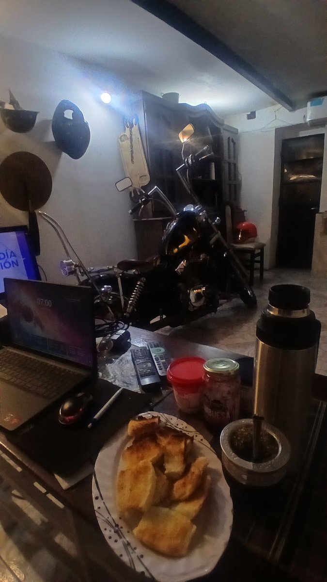 #HolaATodos 🌞🧉☕️🎶🎵🎸🤘😎🏍💙💛💙🇦🇷
#BuenaJornada 💪💪👷‍♂️