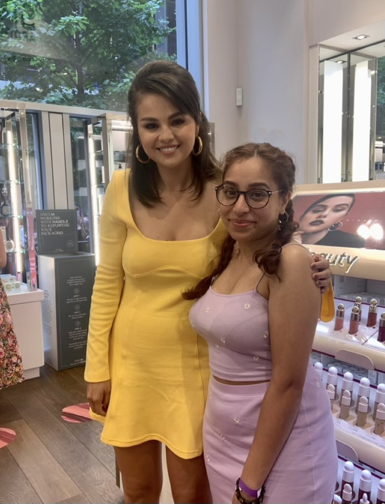 SelenaStanUK's tweet image. Happy birthday to the woman that inspires me every day to kill em with kindness 🤍 @selenagomez I love you forever bb 💝
@rarebeauty @SelenaFanClub