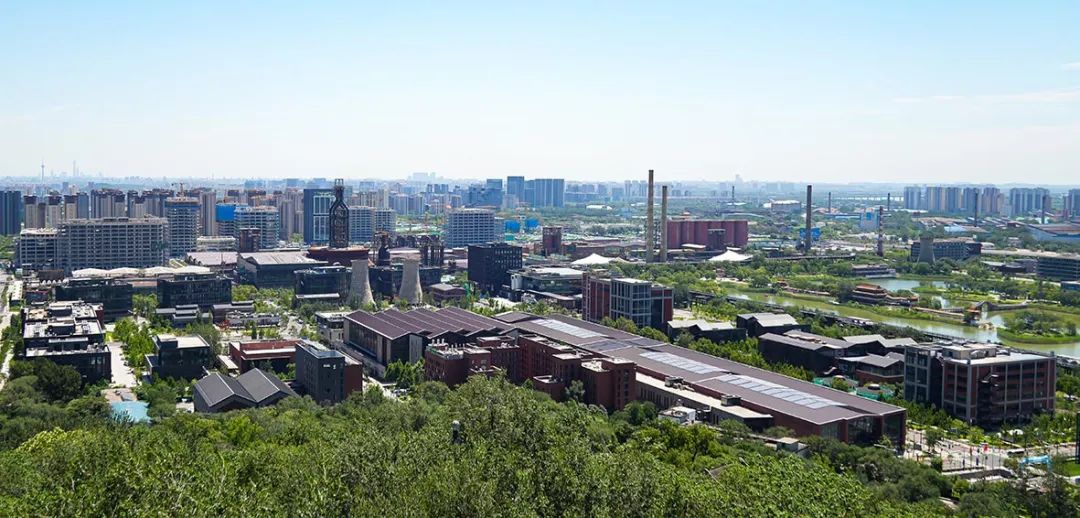 touch_beijing's tweet image. The combined added #value of #Beijing 's industrial and #information #software industries in the first half of this year exceeded 900 billion yuan, accounting for 36.2% of the city's #GDP , reaching a #record high and contributing 61.6% to the city's economic growth.
