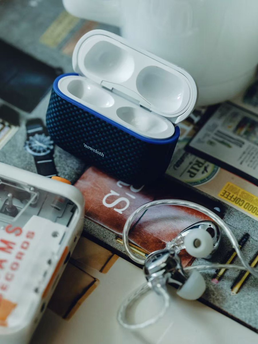 newcloth_tech's tweet image. Salute to 「APOLLO 11 MQF」

MQF: Mobile Quarantined Facility

Photographer:  NICE-TIME
#newcloth #phonecase #Apollo #phone #airpods #iPhone17 #earphonecase