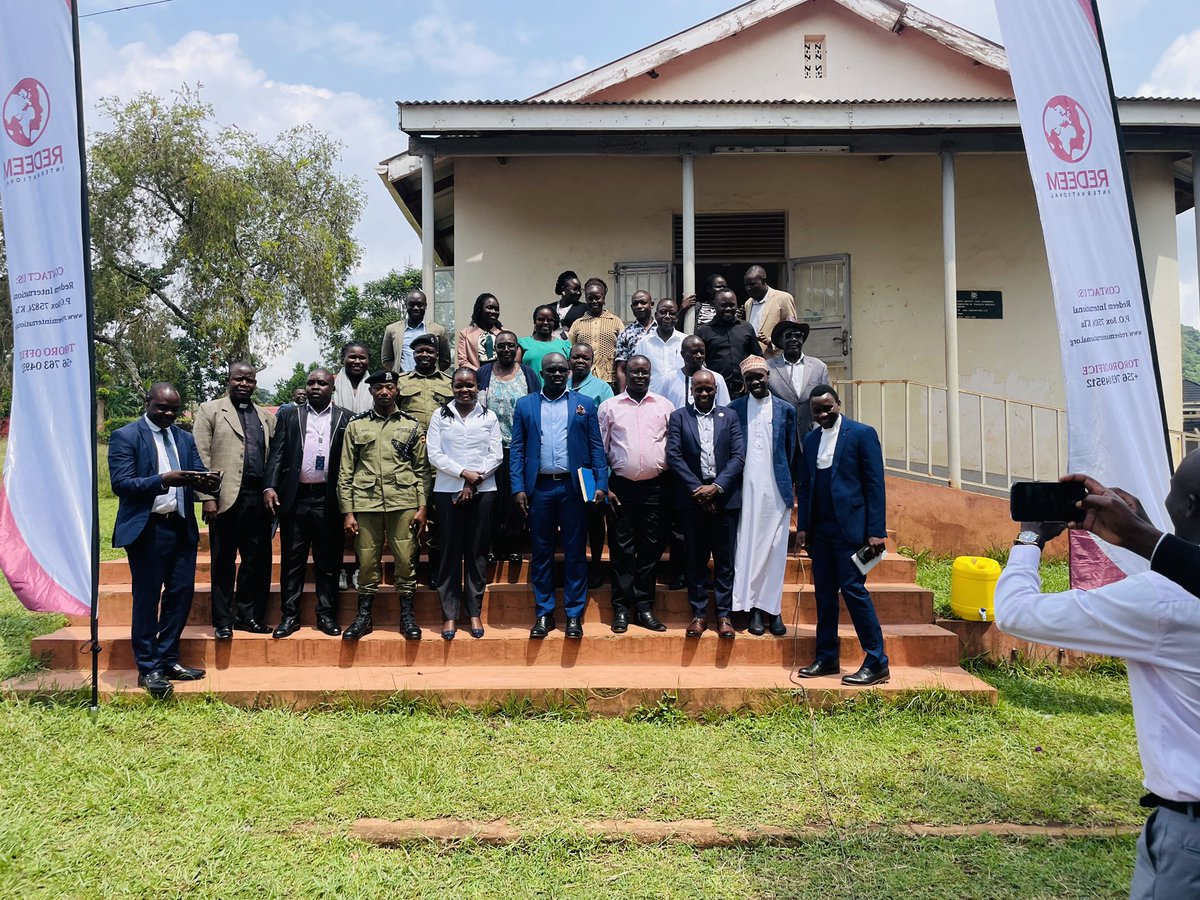 AmulaAlbert's tweet image. During the inception meeting for Redeem International in Tororo district, i have applauded them for coming to Tororo to fill the gap of injustice against women and orphans.
I urged them to also retool officers in the JLOS as well as deepening community sensitization.
@RedeemIntl
