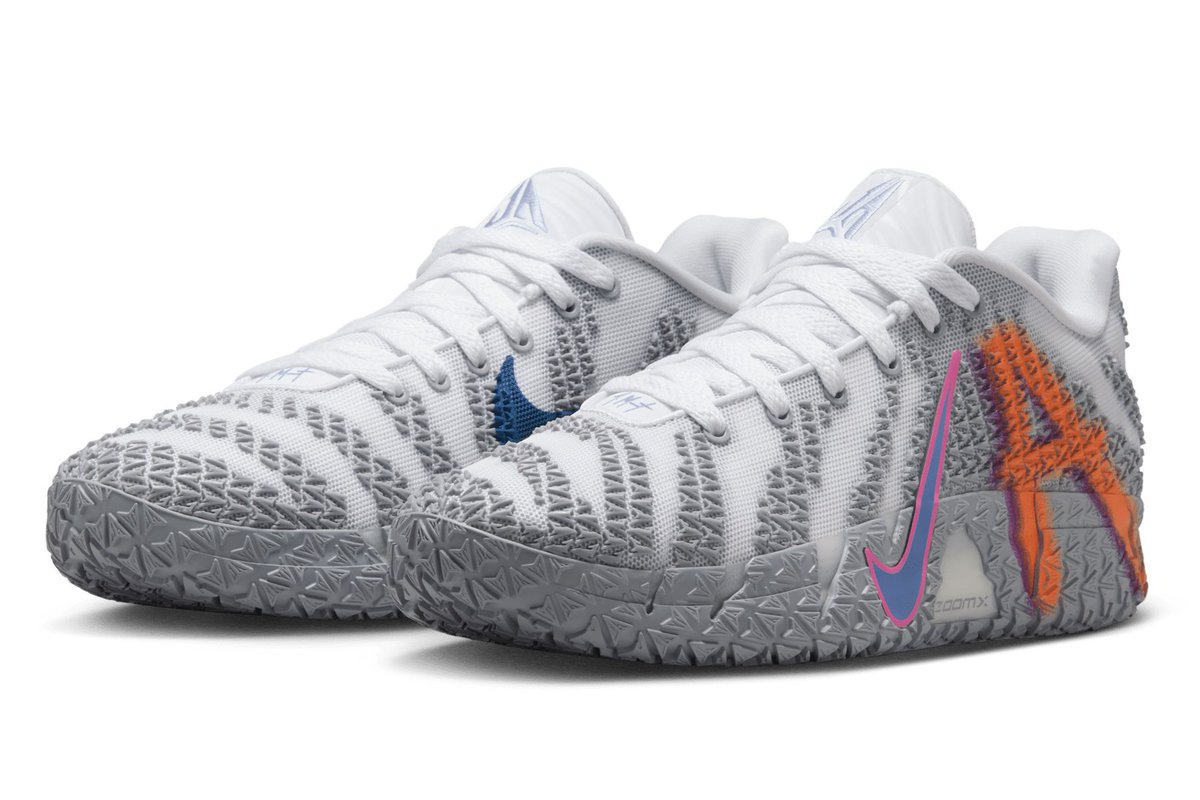 SoleRetriever's tweet image. OFFICIAL LOOK: Nike Ja 3 “Light Show” ✔️🅰️ @JaMorant
🗓️ August 5th
📝 HF2794-100
💵 $135