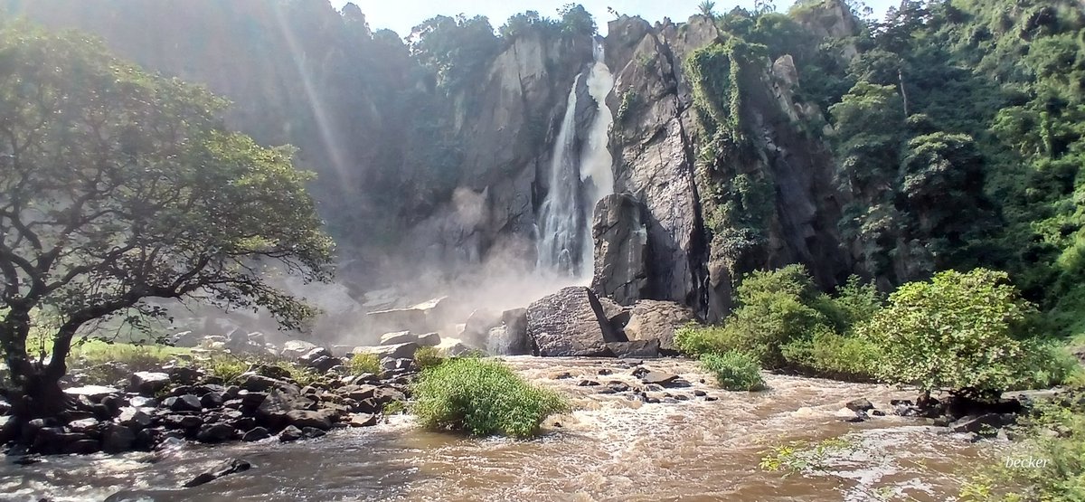beckersempebwa's tweet image. Mpanga Falls is a waterfall in Ntara, Kitagwenda district, Western Uganda. Mpanga is a location on River Mpanga in Kitagwenda county kitagwenda situated 7 km east of Mpanga Falls.