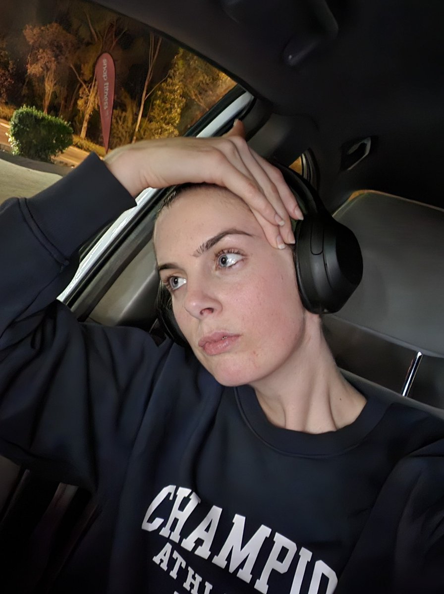hayleyluddy's tweet image. The face of someone who is DONE for the day. Maaaan trying to fit a full time job + 2x run sessions & strengthening + kids soccer training. Done done done ✔️ 😴