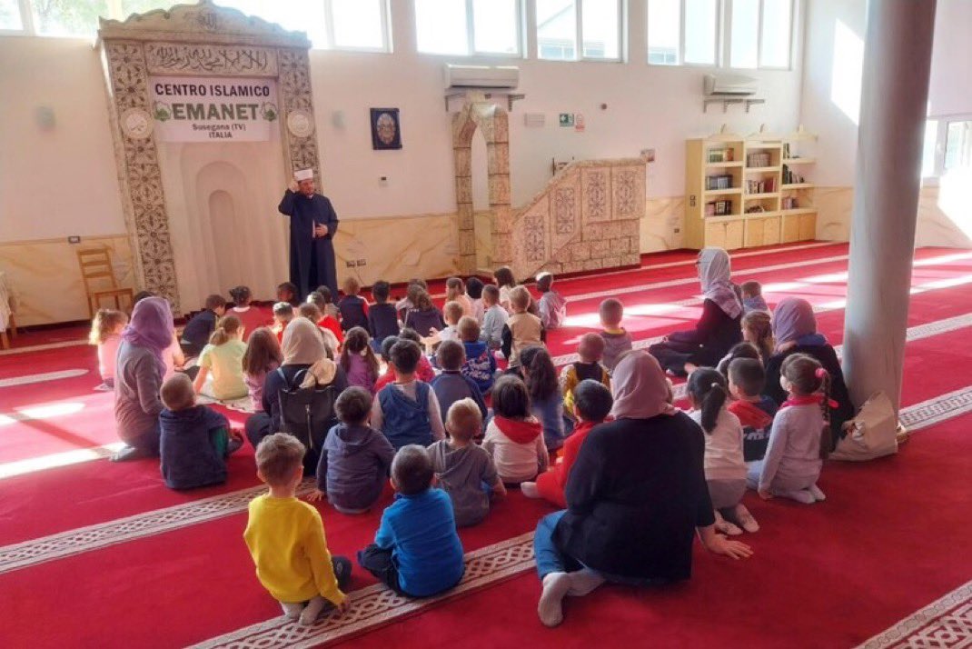 realMaalouf's tweet image. Across Europe, Christian school children are forced to take trips to mosques to learn about Islam and the Quran.
How come Muslim children are never required to visit churches to learn about Christianity and the Bible?