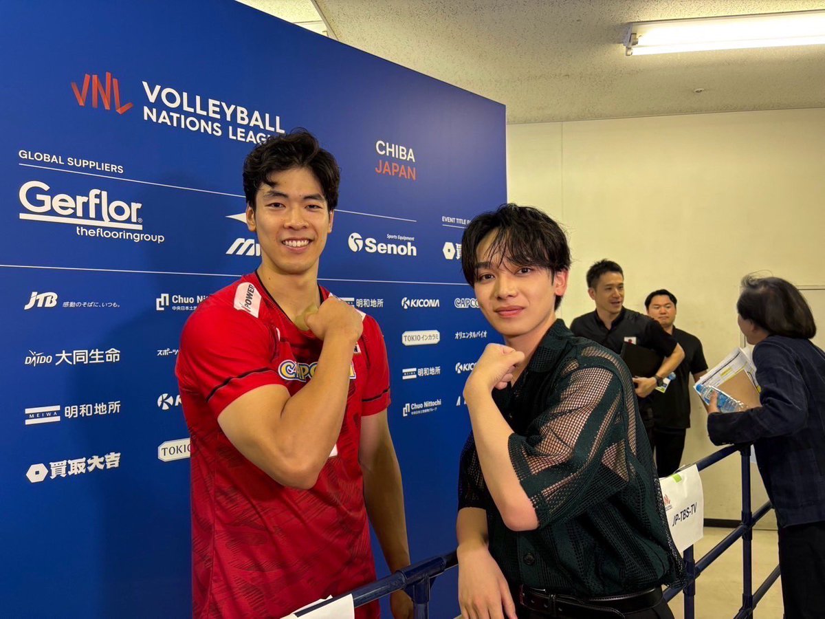 TBSvolleyboo's tweet image. 男女共にメダル獲得へ💫
次なる戦いは負けたら終わりの決勝ラウンド🔥
試合後、#宮世琉弥 さんが小野寺選手、宮浦選手にお話を伺いました☺️
その様子はまた後日お伝えします💪
🔽決勝ラウンドスケジュール🔽
🏐【女子】準々決勝🏐
🇯🇵日本🆚トルコ🇹🇷
⏰25日(金)夜9時
📺BS-TBSで放送
📡U-NEXT…