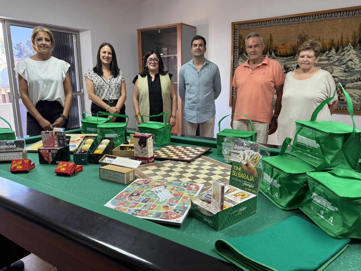 Ayto. Lora del Río (@aytoloradelrio) on Twitter photo ℹ️ La delegada territorial de Inclusión Social en Sevilla, <a href="/Luisa_Cava/">María Luisa Cava</a>, ha hecho entrega de varios juegos de mesa al CPA Camponuevo de El Priorato; han estado presentes, entre otros, las tenientes de alcalde <a href="/MarisolDiazfun3/">Marisol Diaz funes</a> y María José Carballo, y el concejal <a href="/florenpiro/">jose manuel arancon</a>. ℹ️ La delegada territorial de Inclusión Social en Sevilla, <a href="/Luisa_Cava/">María Luisa Cava</a>, ha hecho entrega de varios juegos de mesa al CPA Camponuevo de El Priorato; han estado presentes, entre otros, las tenientes de alcalde <a href="/MarisolDiazfun3/">Marisol Diaz funes</a> y María José Carballo, y el concejal <a href="/florenpiro/">jose manuel arancon</a>.