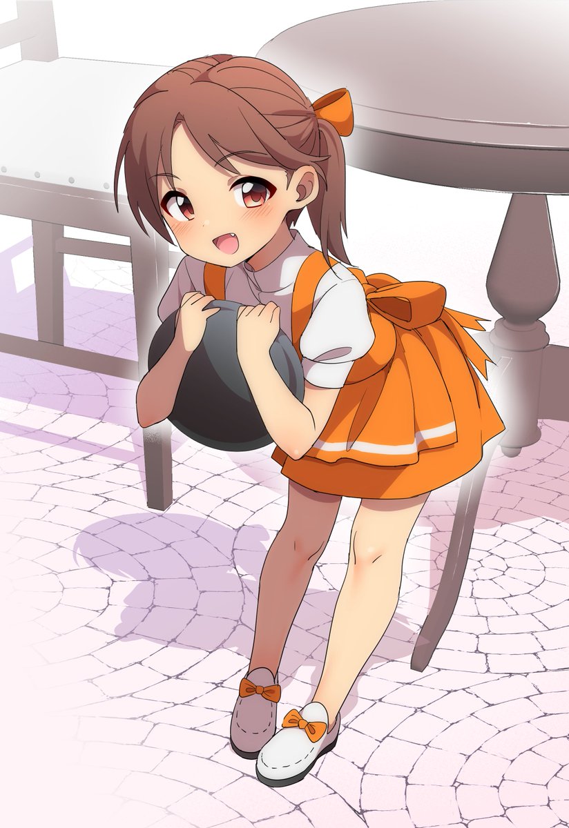 chiri_tsumoo's tweet image. このあいだ描いた子、ツカモリシュウジ先生(@tukamorisyuuji)に背景つけていただきました。よりちっちゃく見えて最高です。ありがとうございます!