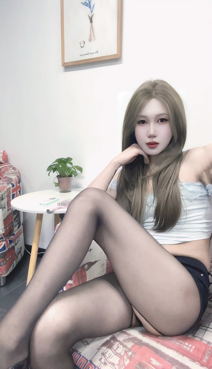 尿尿从短裤下面伸出来就行了 #伪娘 #仙女棒 #cd #男の娘