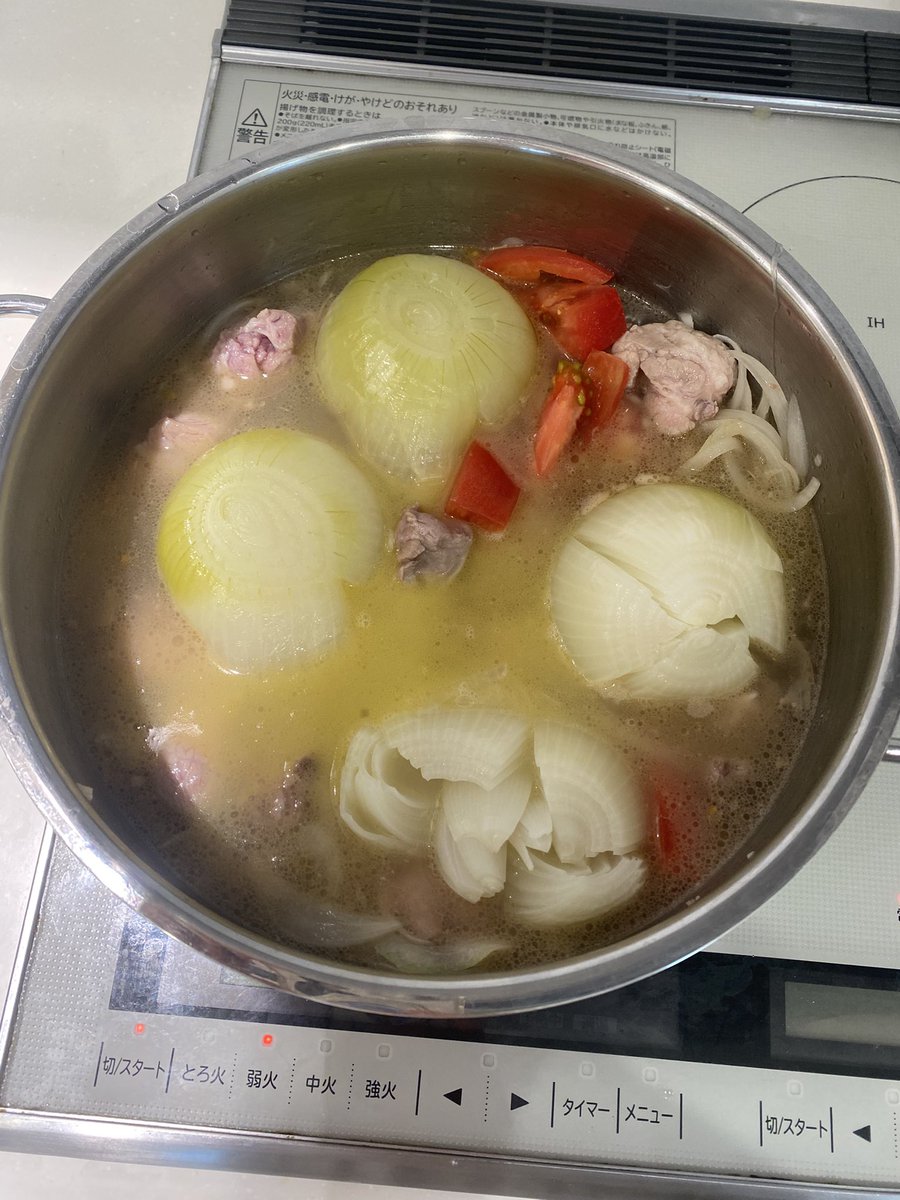 zennoh_food's tweet image. たまねぎはカレーの脇役?いえいえ、そんなことはありません😉たまねぎが丸ごとどーんと入ったたまねぎが主役のカレーもあるんです🧅バターを乗せて一度レンジで加熱するのがポイント✨今が旬の淡路島たまねぎを使ったらたまねぎの甘さを堪能出来ました🤤
レシピはこちら👇
housefoods.jp/recipe/rcp_000…