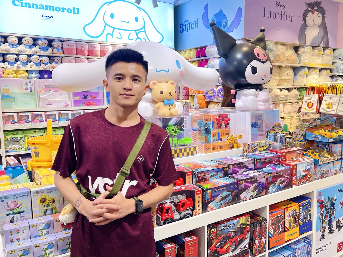 minhtethlyan's tweet photo. Taking a look inside a toy shop 🤍
#miniso 
#sanrio 
#cinnamoroll 
#kuromi https://t.co/AjNEhQVayT