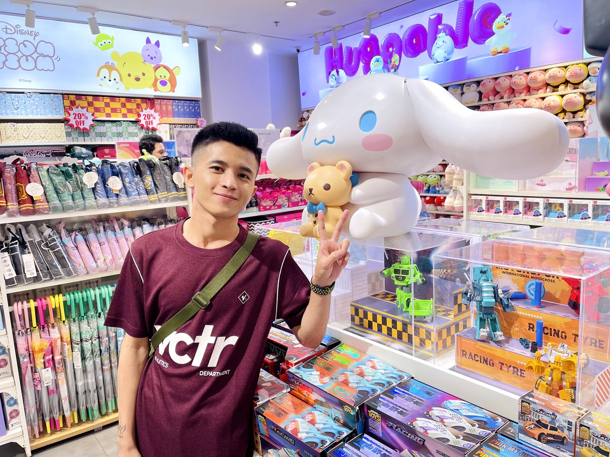 minhtethlyan's tweet photo. Taking a look inside a toy shop 🤍
#miniso 
#sanrio 
#cinnamoroll 
#kuromi https://t.co/AjNEhQVayT
