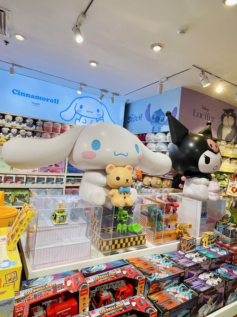minhtethlyan's tweet photo. Taking a look inside a toy shop 🤍
#miniso 
#sanrio 
#cinnamoroll 
#kuromi https://t.co/AjNEhQVayT