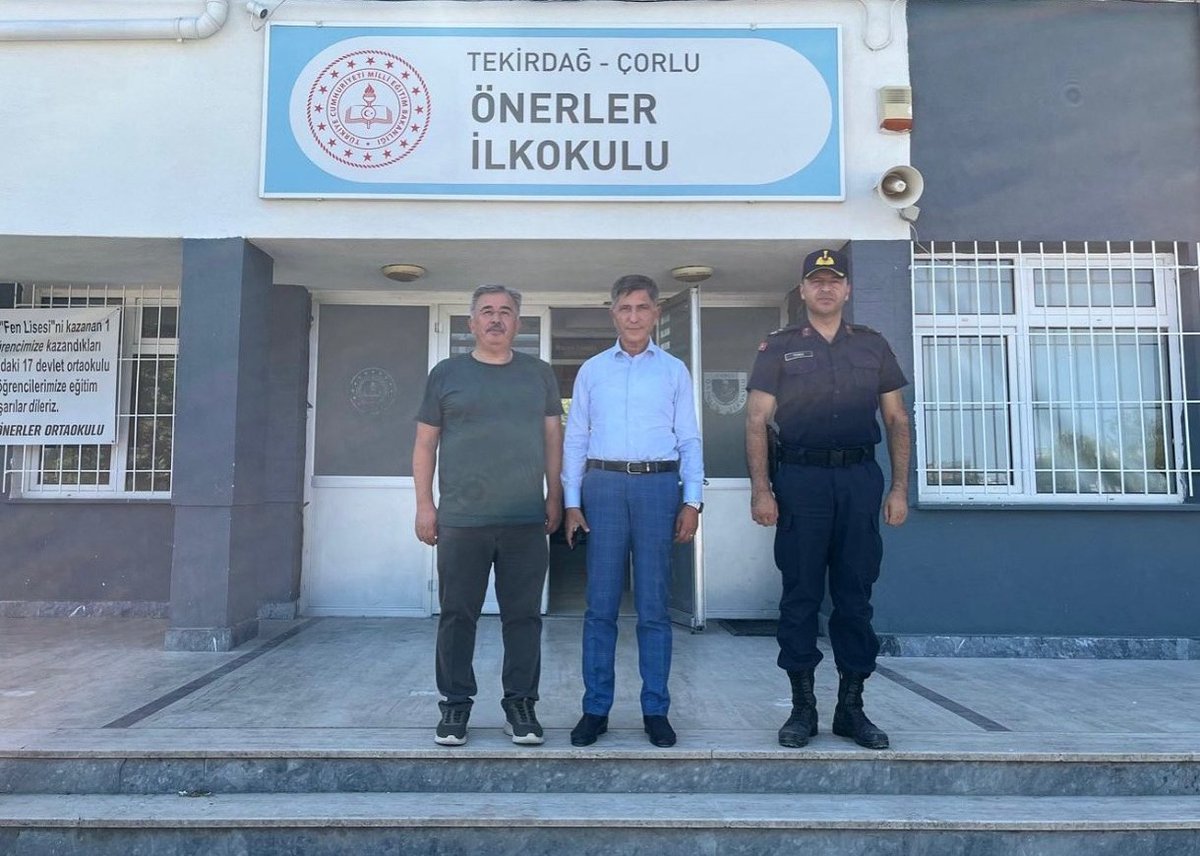 Çorlu Kaymakamımız Niyazi Erten okulumuzu ziyaret etti. Kaymakamımız ziyarette Okulumuzla ilgili yapılan çalışmalar hakkında bilgi aldı.

<a href="/c_kaymakamlik/">Çorlu Kaymakamlığı</a>
<a href="/tekirdagmem/">Tekirdağ İl Millî Eğitim Müdürlüğü</a> 
<a href="/drazizyeniyol/">Dr. Abdülaziz YENİYOL</a> 
<a href="/hete61/">Hüseyin ERDOĞAN</a>
<a href="/eyup5967/">Eyüp ÖZTÜRK</a>