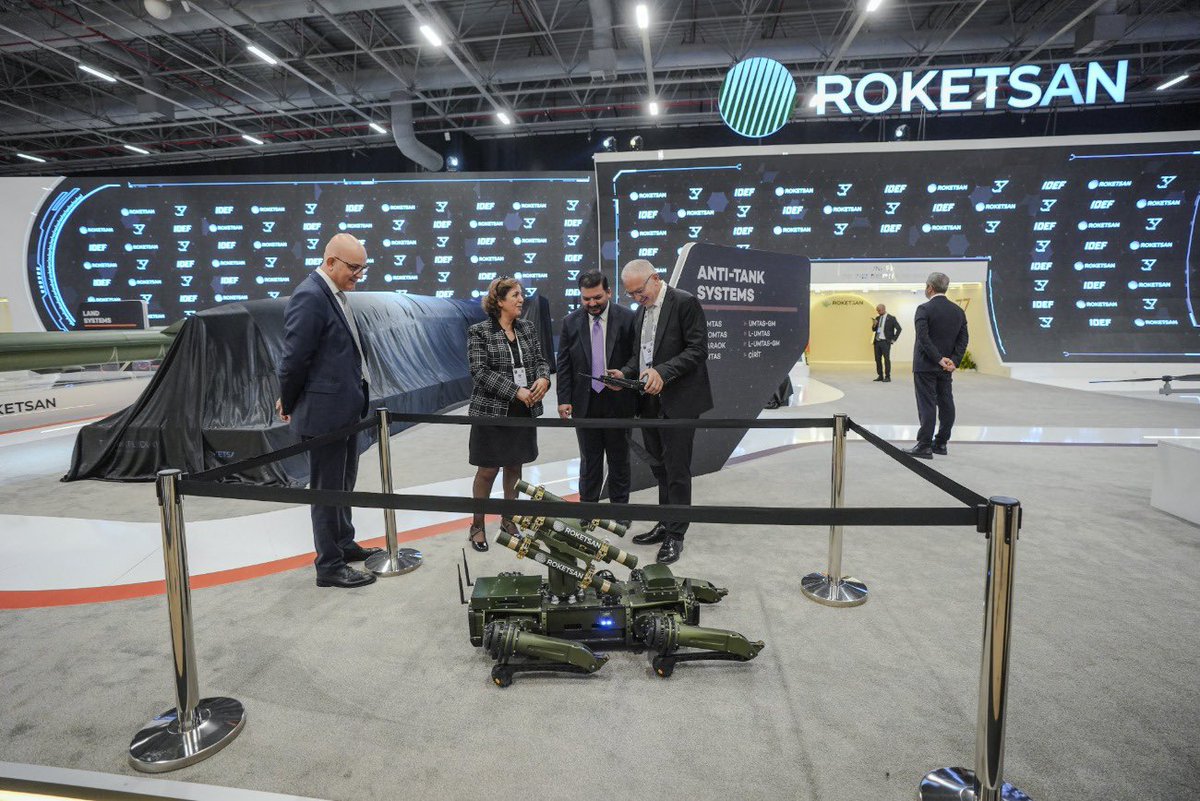 kubrarikboga's tweet photo. Heykel siyaseti yapanlara kötü bir haberim var:

#IDEF2025’te sergilenen her teknoloji, sizin yıllarca konuştuğunuz heykelden daha çok işe yarıyor.

Türkiye artık lafla değil, eserle konuşuyor. https://t.co/arxeHxvX3t
