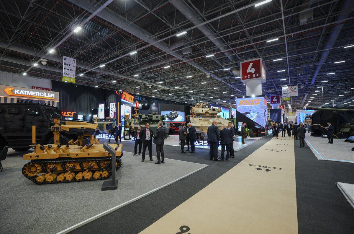 kubrarikboga's tweet photo. Heykel siyaseti yapanlara kötü bir haberim var:

#IDEF2025’te sergilenen her teknoloji, sizin yıllarca konuştuğunuz heykelden daha çok işe yarıyor.

Türkiye artık lafla değil, eserle konuşuyor. https://t.co/arxeHxvX3t
