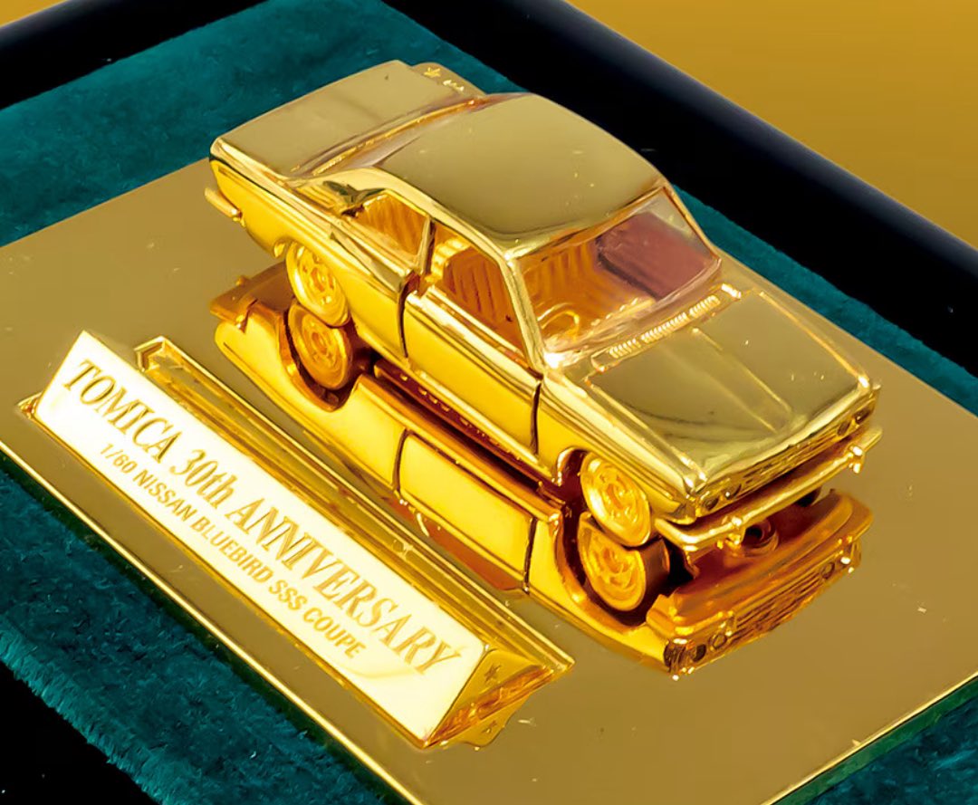 trucknakanohito's tweet image. 今まで販売されたトミカの中で1番高いモデルは純金で作られた日産ブルーバードSSSなんです。2000年にトミカが30周年として100台限定で販売されたモデル。