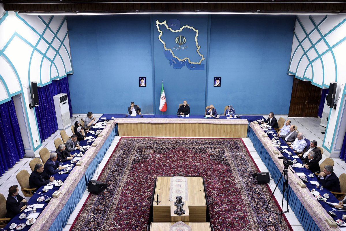PadDolat's tweet image. جمعی از اعضای جبهه اصلاحات ایران با رئیس جمهور #پزشکیان دیدار و گفتوگو کردند.