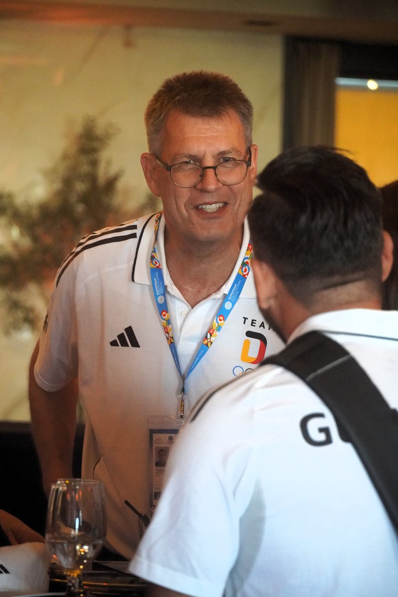 Thomas Weikert (@dosb_weikert) on Twitter photo Ein sehr schöner Empfang und Wertschätzung für die jungen Athlet*innen des Team Deutschland beim European Youth Olympic Festival!
Danke an die Botschaft <a href="/GermanAmbSkopje/">Petra Drexler, Ambassador</a> und die Botschafterin Petra Drexler, die wir gerne mit einem Team D Outfit ausgestattet haben 🇩🇪🇲🇰 Ein sehr schöner Empfang und Wertschätzung für die jungen Athlet*innen des Team Deutschland beim European Youth Olympic Festival!
Danke an die Botschaft <a href="/GermanAmbSkopje/">Petra Drexler, Ambassador</a> und die Botschafterin Petra Drexler, die wir gerne mit einem Team D Outfit ausgestattet haben 🇩🇪🇲🇰