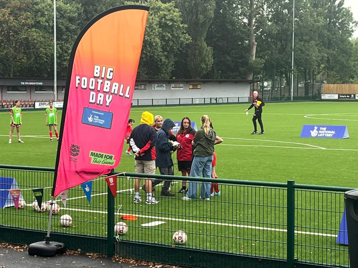Chaddyfcjnrs's tweet image. ITV, BBC and BBC Radio at the club this morning building up to the women’s Euro semi final tonight.
Nikita Parris the celebrity guest
Look out for it during the day on news reports on both channels and in the build up to the game on TV tonight #UpTheChad