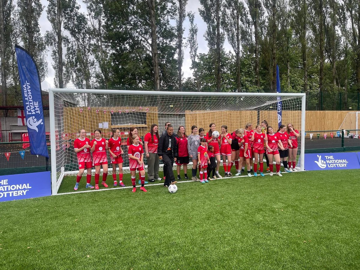 Chaddyfcjnrs's tweet image. ITV, BBC and BBC Radio at the club this morning building up to the women’s Euro semi final tonight.
Nikita Parris the celebrity guest
Look out for it during the day on news reports on both channels and in the build up to the game on TV tonight #UpTheChad