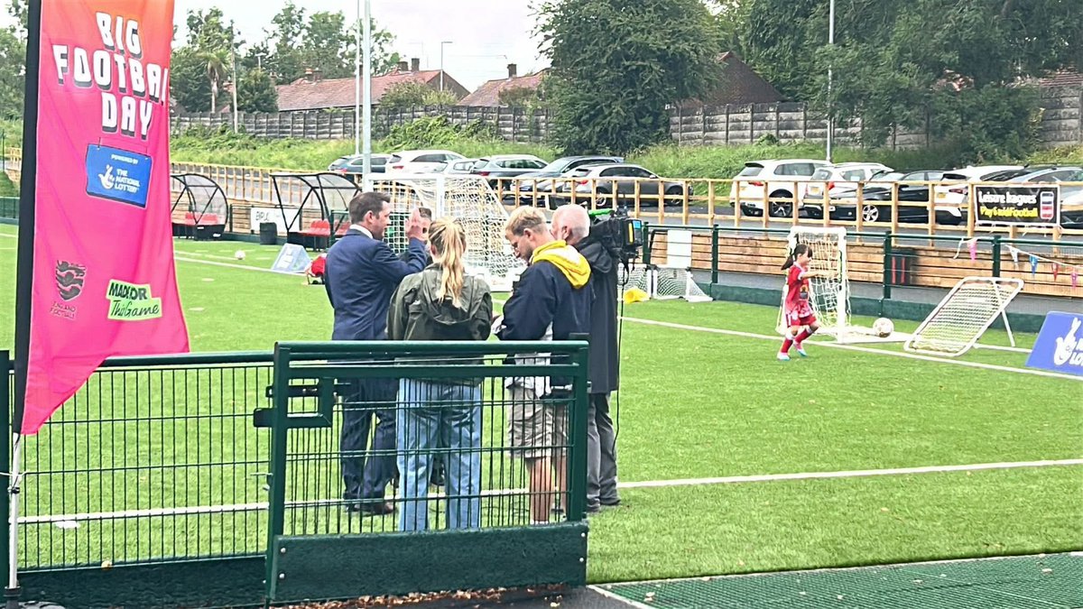 Chaddyfcjnrs's tweet image. ITV, BBC and BBC Radio at the club this morning building up to the women’s Euro semi final tonight.
Nikita Parris the celebrity guest
Look out for it during the day on news reports on both channels and in the build up to the game on TV tonight #UpTheChad