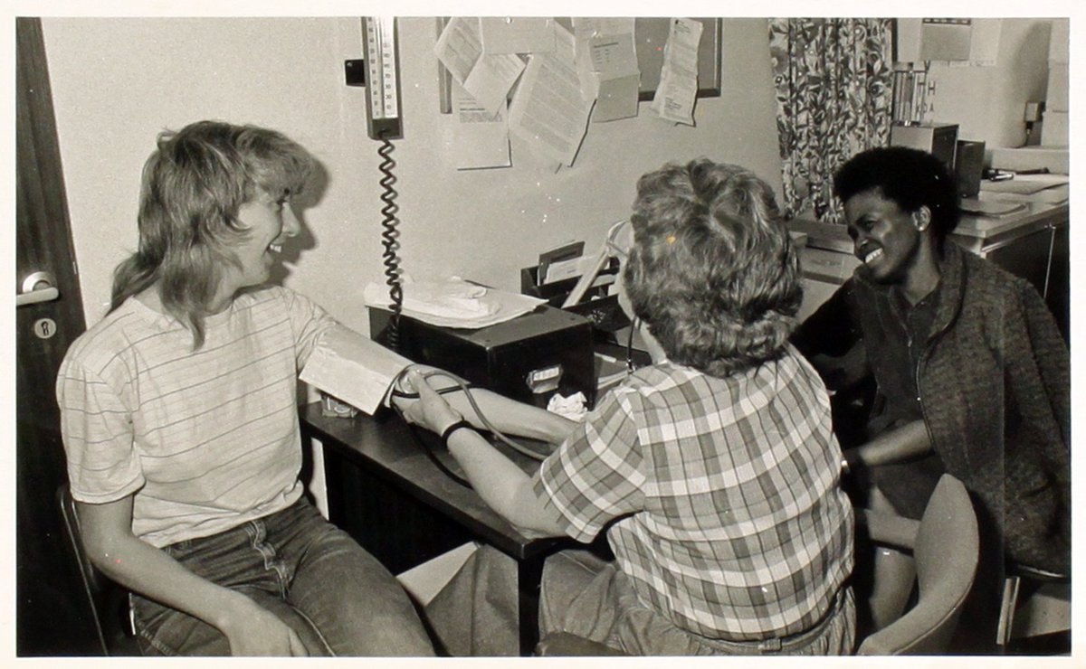 rcgp's tweet image. 🩺 Community health in action.
This photo from the 1980s captures Doreen Vernon checking blood pressure during a Health Day event, with Pro Torkington looking on, a snapshot of local engagement and preventative care at its best.
Events like these helped bridge the gap between…