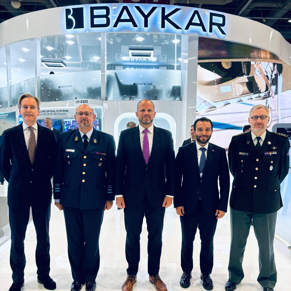 FranckenTheo's tweet image. Bezoek aan @iDEF defensiebeurs in Istanbul. Goed gesprek met @BaykarTech wereldwijde pionier ovv dronetechnologie. We zullen onze samenwerking uitdiepen.