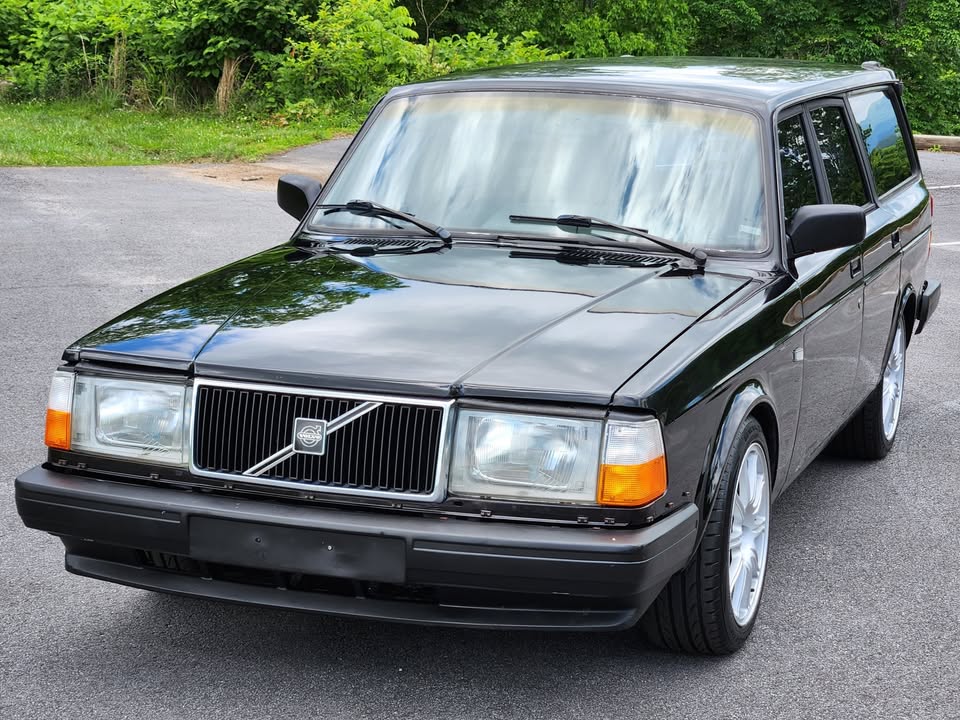 drivertodriver's tweet image. 1993 Volvo 240: Moderately Modified, 300hp 2.3L Turbocharged Inline 4, RWD, Automatic. drivertodriver.com/car/-OR-CmAlyn…