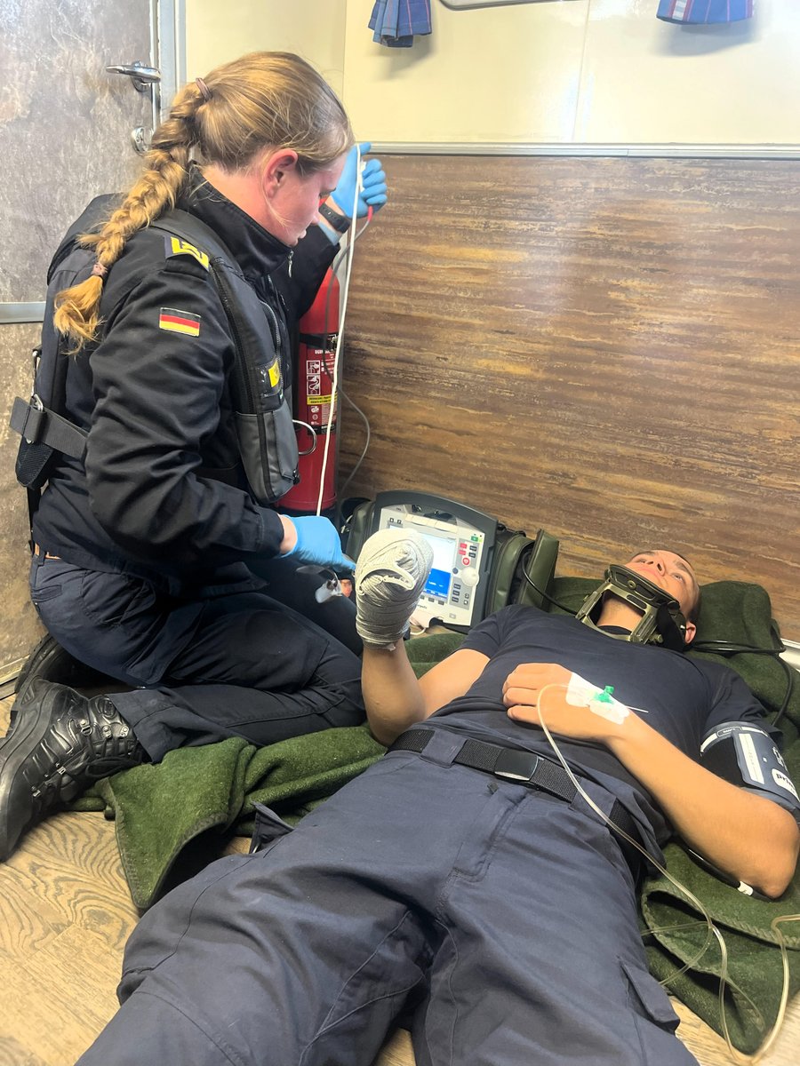NATO_MARCOM's tweet image. Busy day at sea for LVNS Virsaitis (A53) ๐ฑ๐ป and FGS Dillingen (M1065) ๐ฉ๐ช, part of SNMCMG1. From Replenishment-at-sea to a fire drill to a medical scenario. Training builds NATO readiness & maritime interoperability #WeAreNATO